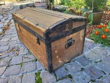 alte Runddeckeltruhe, Schatzkiste, Holztruhe, Truhe, Weichholz