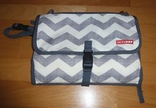 SKIP HOP Wickeltasche Windeitasche mit Wickelauflage Clutch beige / grau