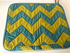 Gudrun Sjöden Laptop Tasche grün-türkis Zackenmuster Reißverschluss 39 x32 cm
