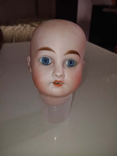 Schöner alter puppenkopf - schöner,