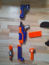 5 Nerf Pistolen mit 2 Zusatzaufsatzen, Zielfernrohr und 111 Patronen