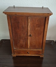 Antiker Puppenschrank aus dem 19. Jahrhundert
