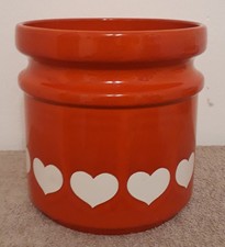 Blumentopf, Übertopf, 22 cm hoch, 21 cm im Durchmesser, rot mit weißen Herzen