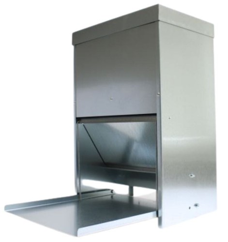 Futterautomat mit tritt klappe - mit,
