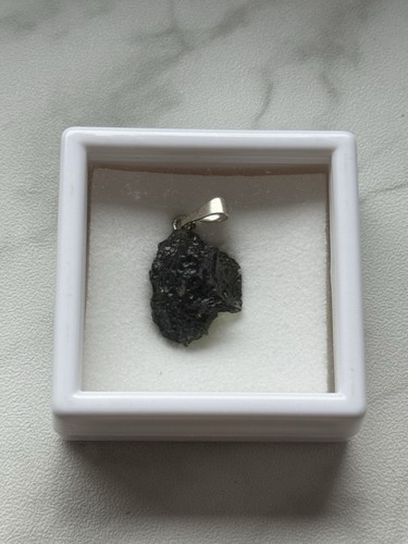 Natürlicher moldavit rohstein - moldavit,