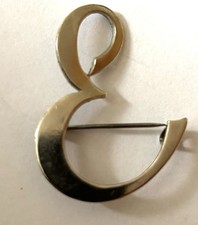 Alte Schmuck- Brosche Buchstabe E geschwungen Vintage