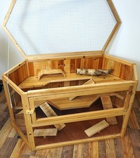 Kleintierkäfig mit 3 Ebenen aus Holz mit Drahtgitterdach + Zubehör – NEUWERTIG