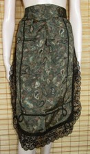 BUNT GEMUSTERTE DIRNDLSCHÜRZE