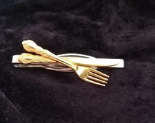 KRAWATTENNADEL BESTECK bicolor Messer & Gabel vergoldet Gastronom Gourmet