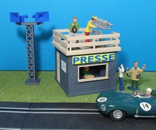 Rennleitung Presseturm Carrera 1:32 Gebäude Boxengasse Deko Universal Scalextric