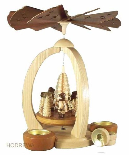 Pyramide waldleute mit - pyramide,
