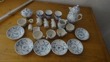 uralte Porzellanteile für eine Küche oder  Kaufladen blauweiss