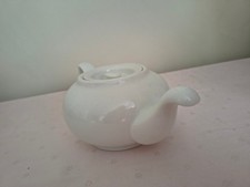 Teekanne weiß Porzellankanne  mit Deckel originelle Tülle 3/4 Liter 750 ml