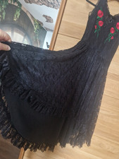 Schwarzes Abendkleid aus