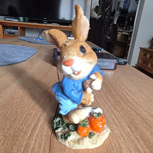 Dekofigur hase mehrfarbig - dekofigur,