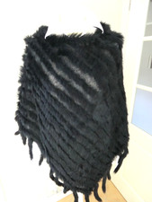 Poncho-Cape schwarz mit Pelz-