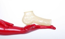 Latex Penishülle mit Hodensack, anatomisch und vorne offen - Farbe wählbar