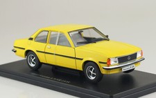 Opel Ascona 1975 gelb 1:24 Modellauto Premium Collectibles 