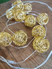 LED Lichterkette mit goldenen Kugeln – Deko Drahtkugeln – batteriebetrieben 