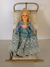 alte antike Puppe mit