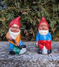 2 Gartenzwerge Gartenfigur Ton / Keramik Dekoration 18cm hoch