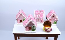 *~*  Rosa Lebkuchenhaus , für die Puppenstube Handarbeit in 1 : 2 *~*