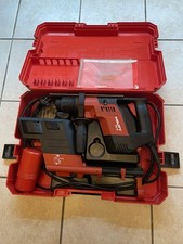 HILTI TE5 mit Absauganbaugerät u. zwei Bohrfutter. 1x Dreibacken.-1x SDS Futters