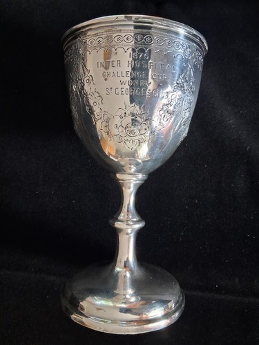 Großer pokal mit - pokal,