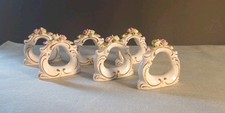 6 Set Vintage Serviettenringe aus Porzellan mit eingegossenen Rosen