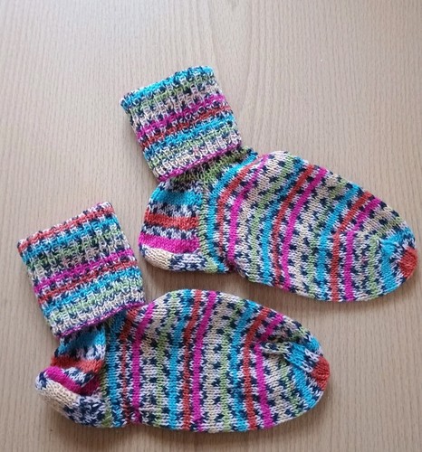 Selbstgestrickte socken - selbstgestrickte,