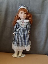 Süße Porzellan-Puppe 