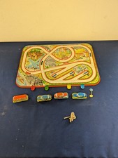 Alte Blechbahn mit 3 Autos und