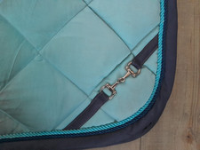 Dressur Schabracke Türkis mit Gebiss HKM