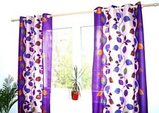 Lila indische Vorhänge