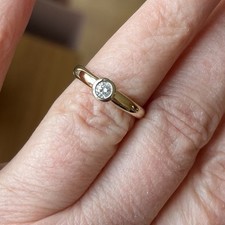 Goldring mit Solitär Diamant 0,15 ct. in 18 Kt. 750 Gold Gr. 51