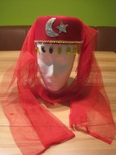 alter Harems Hut rot mit