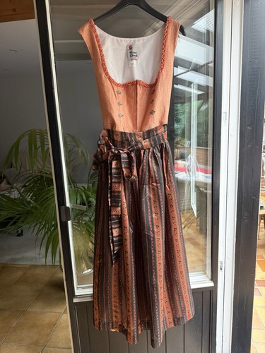 Dirndl - ,