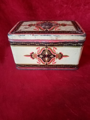 Kleinere blechdose alt mit - kleinere, blechdose,