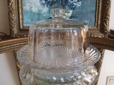 Käseplatte Und Glocke Glas