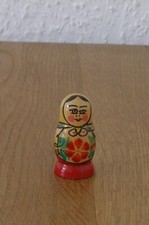 Matrjoschka. Matroschka! Babuschka. Matrioschka. Einzelne Puppe zum Spiel. 4 cm.