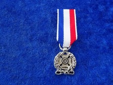 (S1-475) US Schießabzeichen Expert als Miniatur-Orden chrom