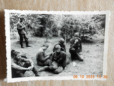 2.WK  RUSSLAND, GEFANGENE RUSSISCHE  SOLDATEN im LAGER, mit deutscher Wache 1941