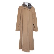 Petite Mademoiselle, Mantel