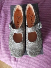 THINK Riemchen Schuhe Gr. 42 Neu