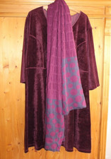 GUDRUN SJÖDEN..WUNDERSCHÖNES KLEID...NIKKI-SAMTKLEID...GR.XL & EIN WARMER SCHAL