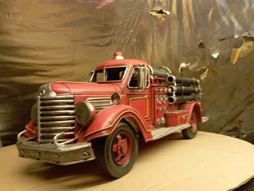 Feuerwehrauto aus metall 41cm - aus,