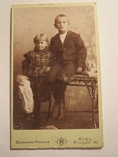 Kiel - 2 Children - Girl with
