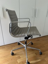 Vitra Aluminium-Chair EA 117 -Leder-