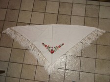 Handbesticktes Dirndl