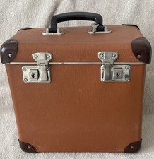 Kleines Akkordeonkoffer mit Schlüssel